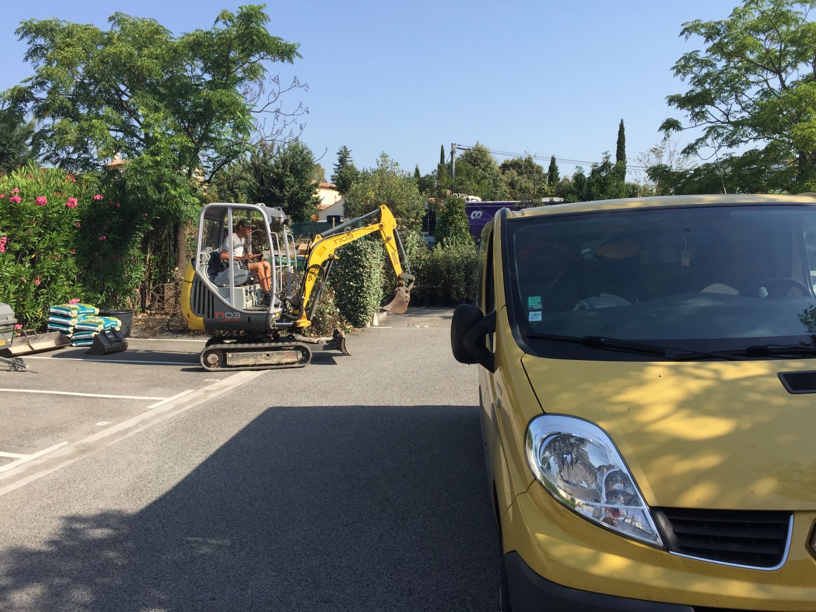 Travaux paysagers avec minipelle Fréjus_Saint Raphael